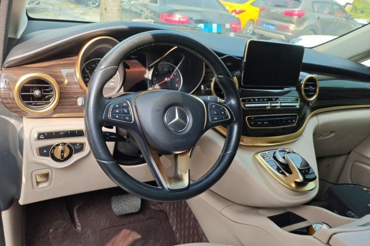 Used Mercedes-Benz V-Class 2016 V 260 Avantgarde Edition Steering Wheel