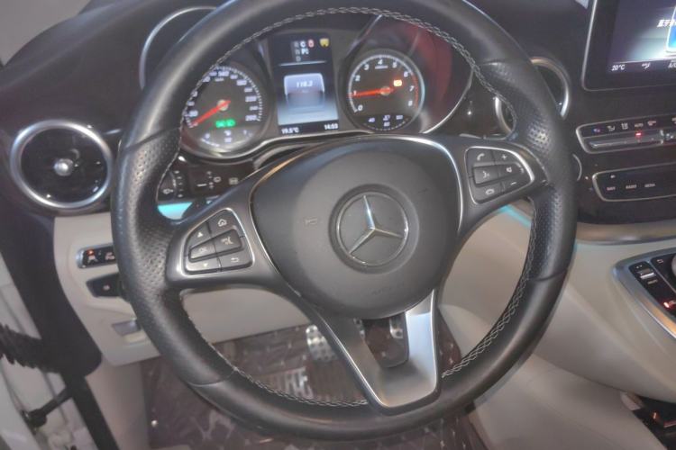Used Mercedes-Benz V-Class 2016 V 260 Prestige Edition Steering Wheel