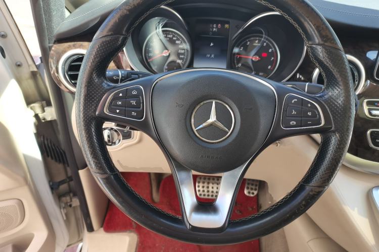 Used Mercedes-Benz V-Class 2016 V 260 L Prestige Extended Edition Steering Wheel