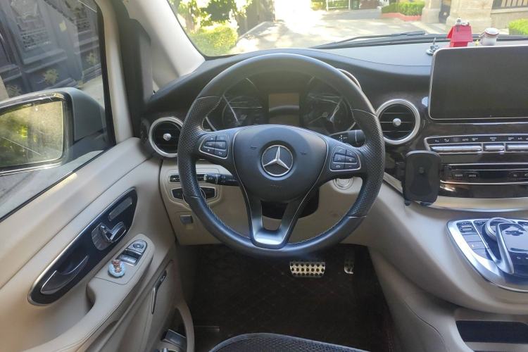 Used Mercedes-Benz V-Class 2016 V 260 Prestige Edition Steering Wheel