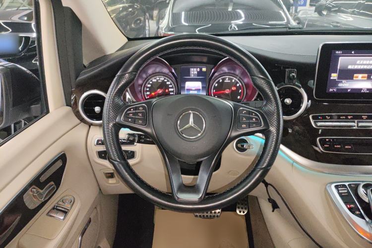 Used Mercedes-Benz V-Class 2016 V 260 Prestige Edition Steering Wheel