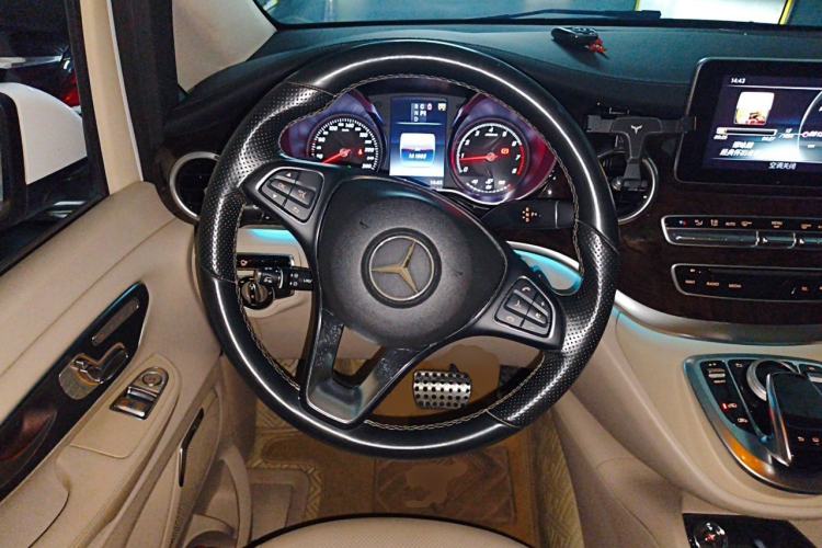 Used Mercedes-Benz V-Class 2016 V 260 L Prestige Extended Edition Steering Wheel