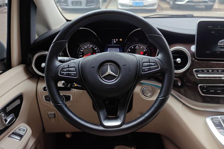 Used Mercedes-Benz V-Class 2016 V 260 Prestige Edition Steering Wheel