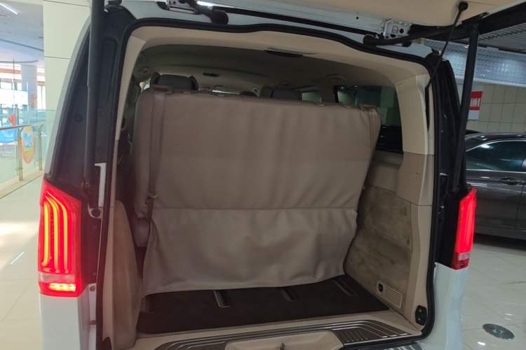 Used Mercedes-Benz V-Class 2016 V 260 Avantgarde Edition Trunk