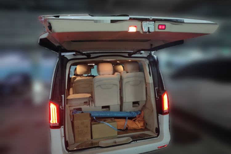 Used Mercedes-Benz V-Class 2016 V 260 Avantgarde Edition Trunk