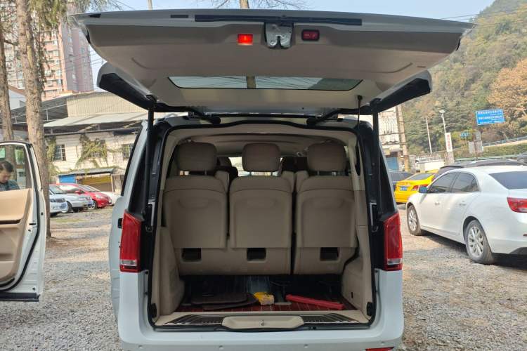 Used Mercedes-Benz V-Class 2016 V 260 Avantgarde Edition Trunk