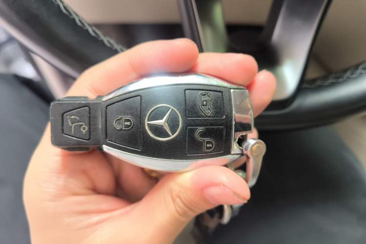 Used Mercedes-Benz V-Class 2016 V 260 L Prestige Extended Edition Vehicle Key