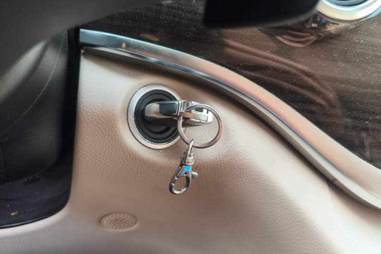 Used Mercedes-Benz V-Class 2016 V 260 Avantgarde Edition Vehicle Key