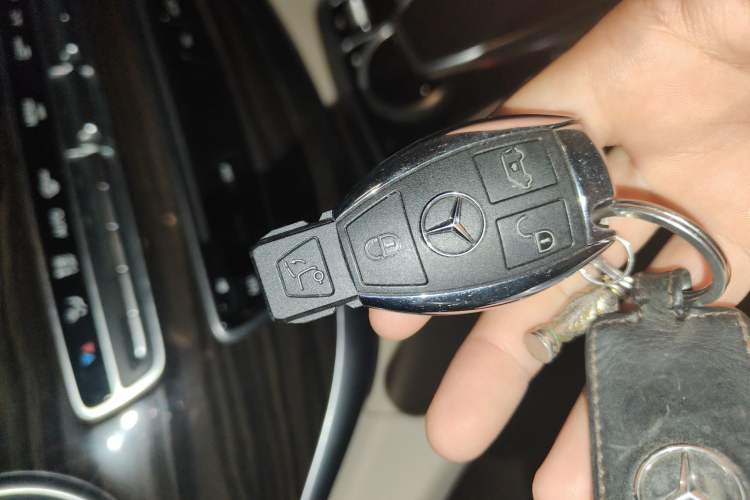 Used Mercedes-Benz V-Class 2016 V 260 Avantgarde Edition Vehicle Key