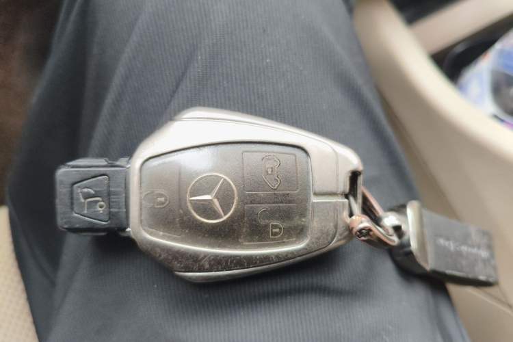 Used Mercedes-Benz V-Class 2016 V 260 L Prestige Extended Edition Vehicle Key