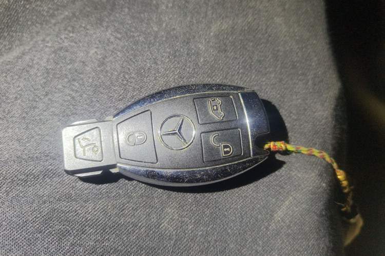 Used Mercedes-Benz V-Class 2016 V 260 L Prestige Extended Edition Vehicle Key