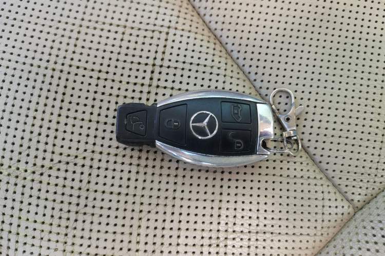 Used Mercedes-Benz V-Class 2016 V 260 L Prestige Extended Edition Vehicle Key