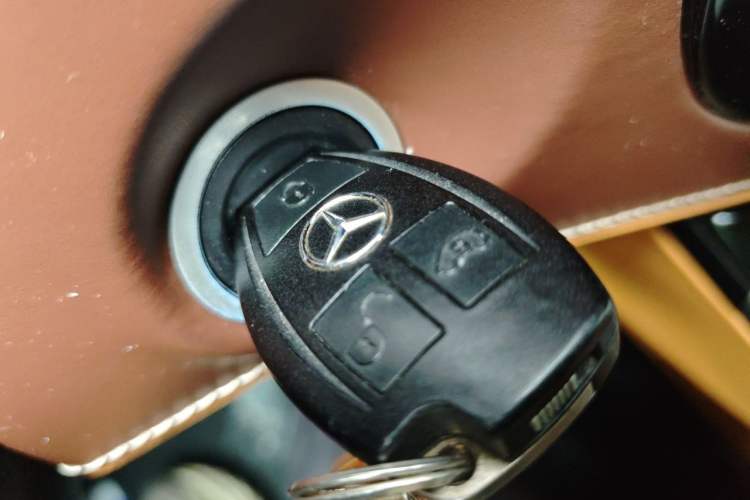 Used Mercedes-Benz V-Class  Vehicle Key
