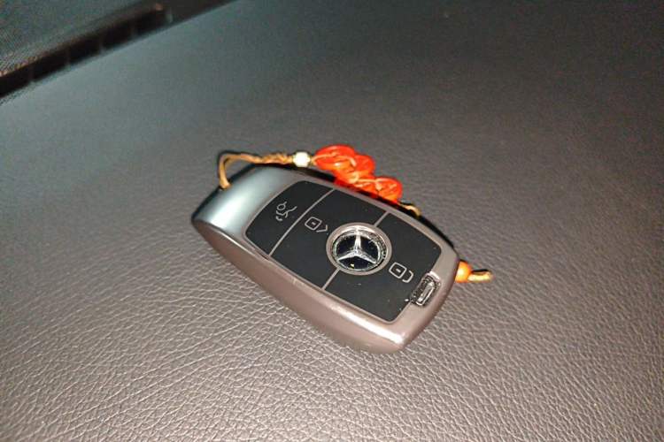 Used Mercedes-Benz V-Class 2016 V 260 L Prestige Extended Edition Vehicle Key