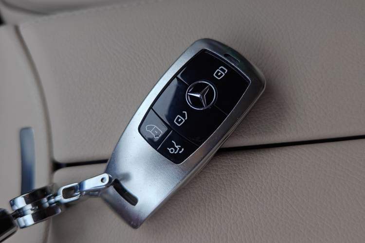 Used Mercedes-Benz V-Class 2016 V 260 Prestige Edition Vehicle Key