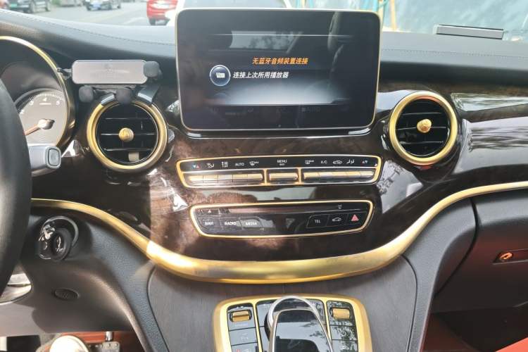 Used Mercedes-Benz V-Class 2017 V 260 Prestige Edition Audio And AC Panel