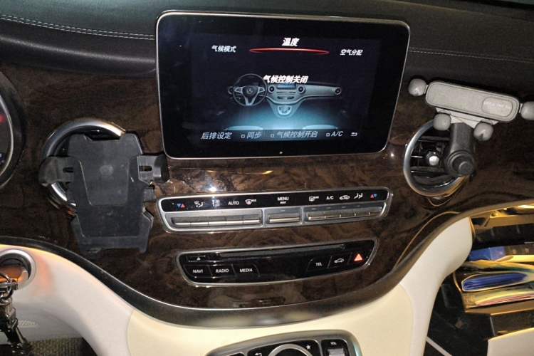 Used Mercedes-Benz V-Class 2017 V 260 L Prestige Extended Edition Audio And AC Panel