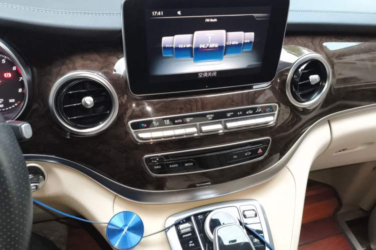 Used Mercedes-Benz V-Class 2017 V 260 L Prestige Extended Edition Audio And AC Panel