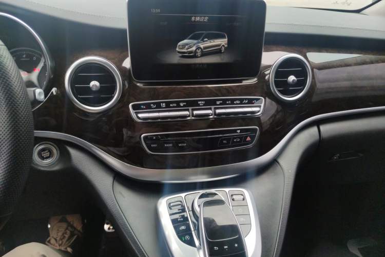 Used Mercedes-Benz V-Class 2017 V 260 L Prestige Extended Edition Audio And AC Panel