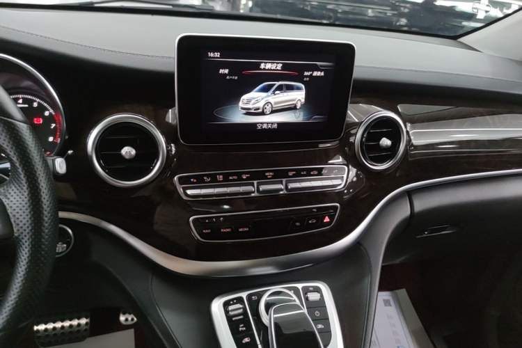 Used Mercedes-Benz V-Class 2017 V 260 L Prestige Extended Edition Audio And AC Panel