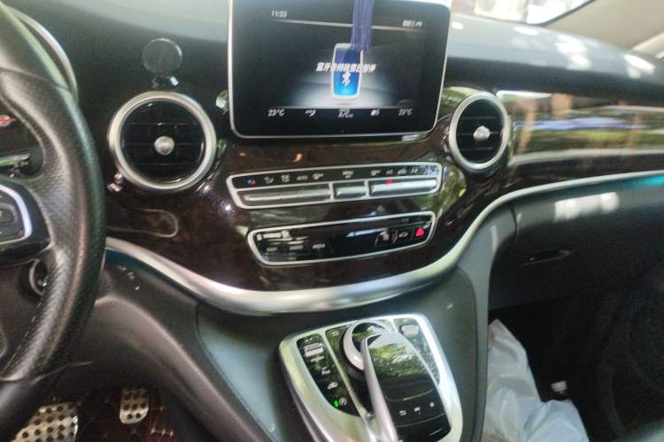 Used Mercedes-Benz V-Class 2017 V 260 Prestige Edition Audio And AC Panel