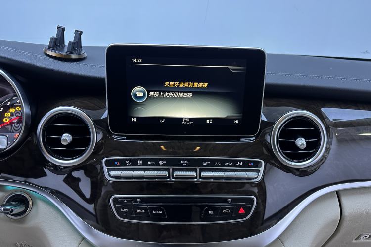 Used Mercedes-Benz V-Class 2017 V 260 Prestige Edition Audio And AC Panel