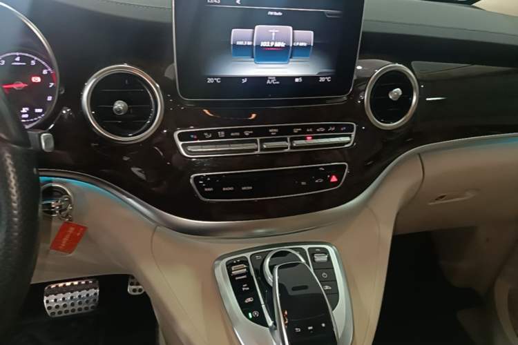 Used Mercedes-Benz V-Class 2017 V 260 L Prestige Extended Edition Audio And AC Panel