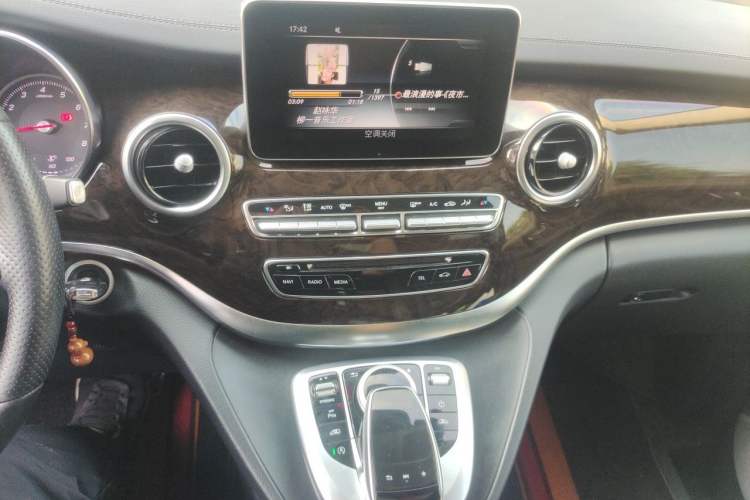 Used Mercedes-Benz V-Class 2017 V 260 L Prestige Extended Edition Audio And AC Panel