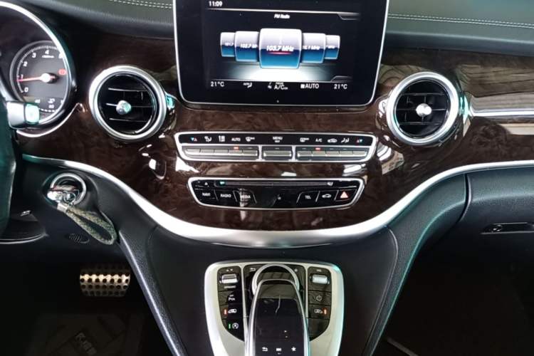 Used Mercedes-Benz V-Class 2017 V 260 L Prestige Extended Edition Audio And AC Panel