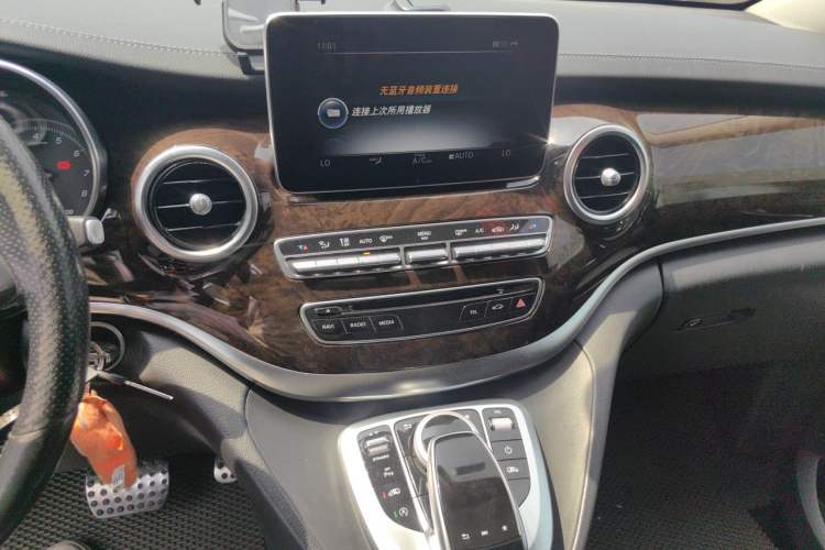 Used Mercedes-Benz V-Class 2017 V 260 L Prestige Extended Edition Audio And AC Panel