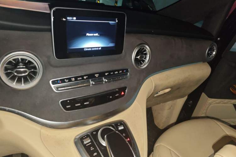 Used Mercedes-Benz V-Class  Audio And AC Panel