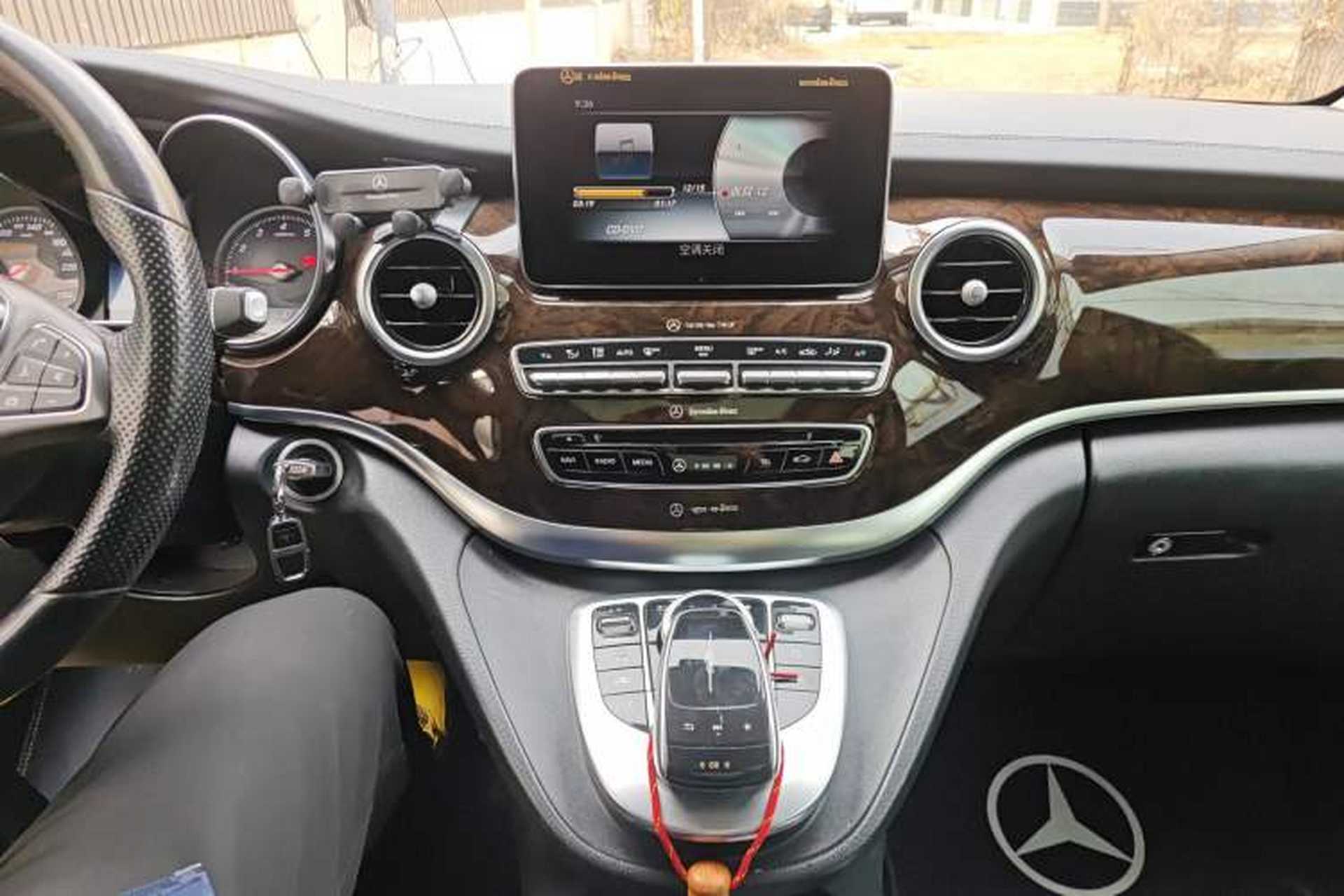 Used Mercedes-Benz V-Class 2017 V 260 L Prestige Extended Edition Audio And AC Panel
