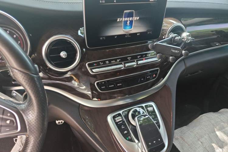 Used Mercedes-Benz V-Class 2017 V 260 Prestige Edition Audio And AC Panel