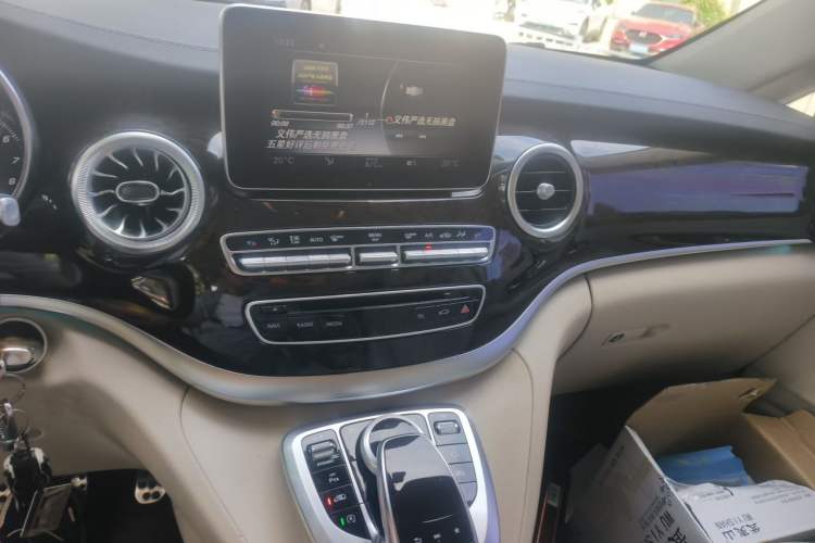 Used Mercedes-Benz V-Class 2017 V 260 L Prestige Extended Edition Audio And AC Panel