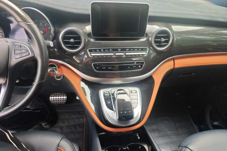 Used Mercedes-Benz V-Class 2017 V 260 L Prestige Extended Edition Audio And AC Panel