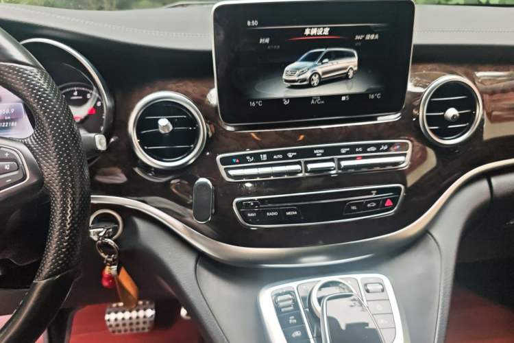 Used Mercedes-Benz V-Class 2017 V 260 L Prestige Extended Edition Audio And AC Panel