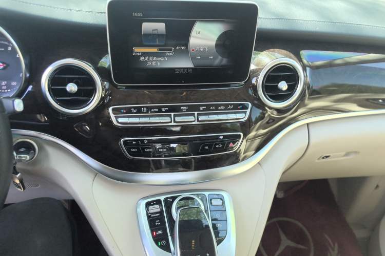 Used Mercedes-Benz V-Class 2017 V 260 L Prestige Extended Edition Audio And AC Panel