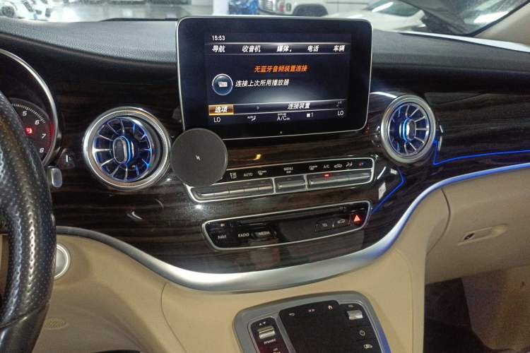 Used Mercedes-Benz V-Class 2017 V 260 Avantgarde Edition Audio And AC Panel