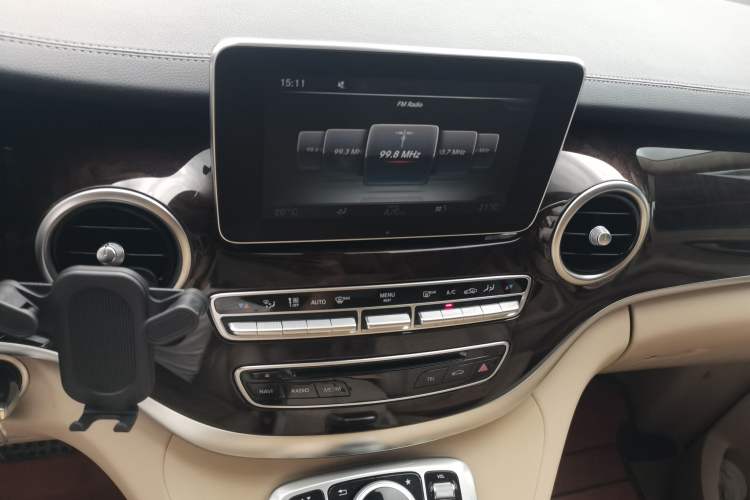 Used Mercedes-Benz V-Class 2017 V 260 Prestige Edition Audio And AC Panel