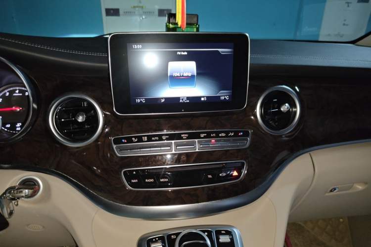 Used Mercedes-Benz V-Class 2017 V 260 L Prestige Extended Edition Audio And AC Panel