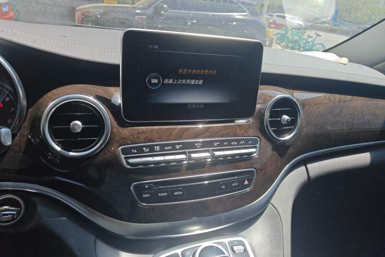 Used Mercedes-Benz V-Class 2017 V 260 L Prestige Extended Edition Audio And AC Panel