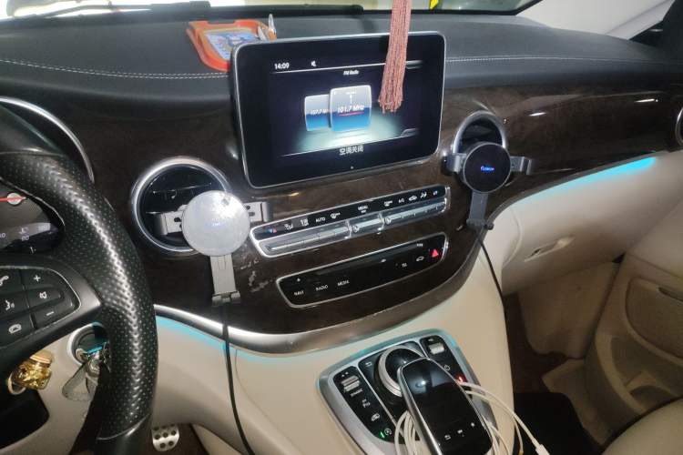 Used Mercedes-Benz V-Class 2017 V 260 L Prestige Extended Edition Audio And AC Panel
