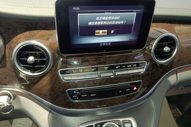 Used Mercedes-Benz V-Class 2017 V 260 L Prestige Extended Edition Audio And AC Panel