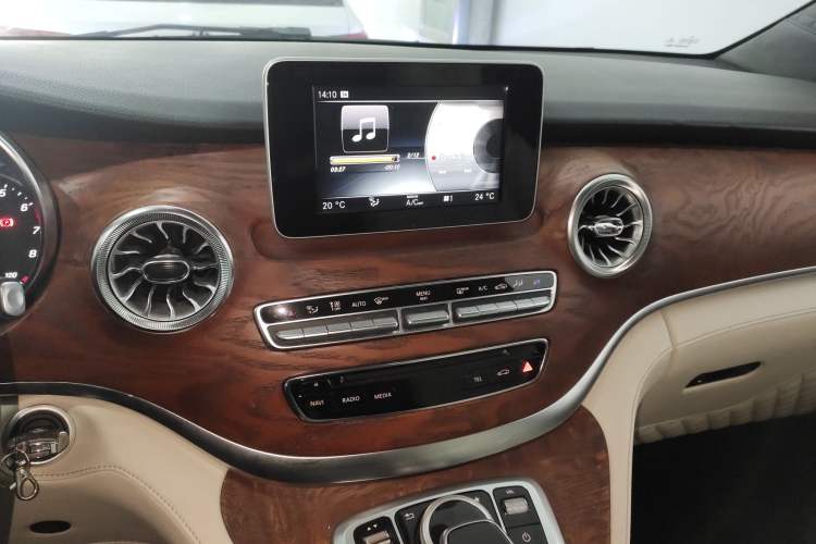 Used Mercedes-Benz V-Class 2017 V250 2.0T U.S. Spec Audio And AC Panel