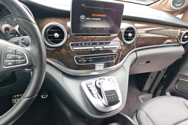 Used Mercedes-Benz V-Class 2017 V 260 L Prestige Extended Edition Audio And AC Panel