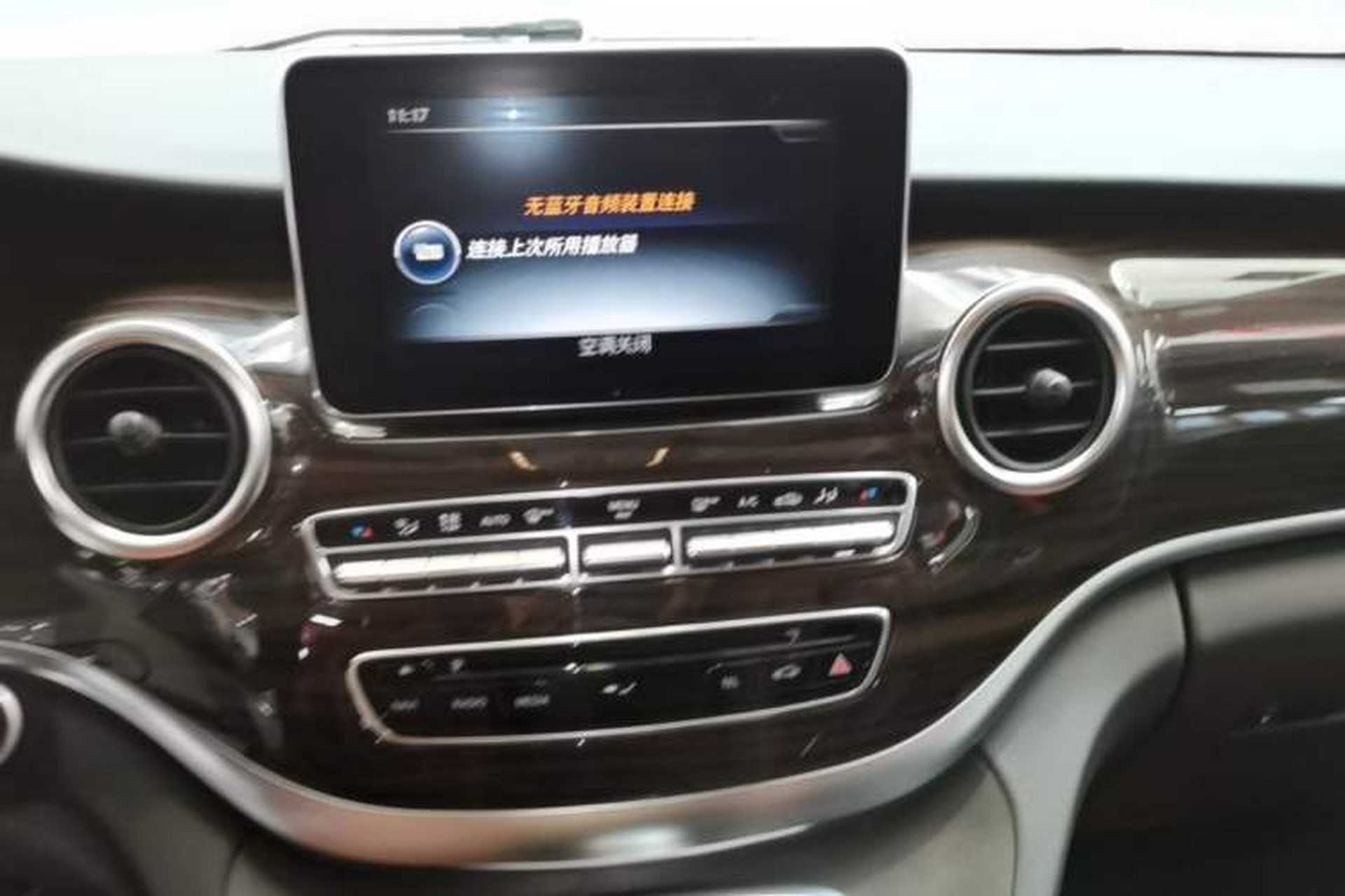 Used Mercedes-Benz V-Class 2017 V 260 Avantgarde Edition Audio And AC Panel