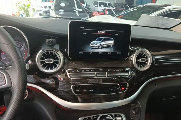 Used Mercedes-Benz V-Class 2017 V 260 Avantgarde Edition Audio And AC Panel