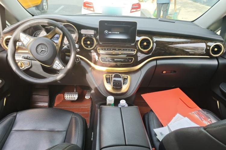 Used Mercedes-Benz V-Class 2017 V 260 Prestige Edition Center Console
