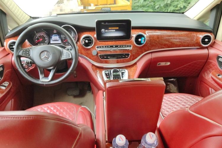 Used Mercedes-Benz V-Class 2017 V 260 L Prestige Extended Edition Center Console