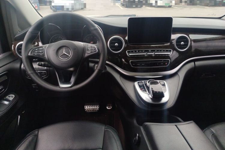 Used Mercedes-Benz V-Class 2017 V 260 L Prestige Extended Edition Center Console